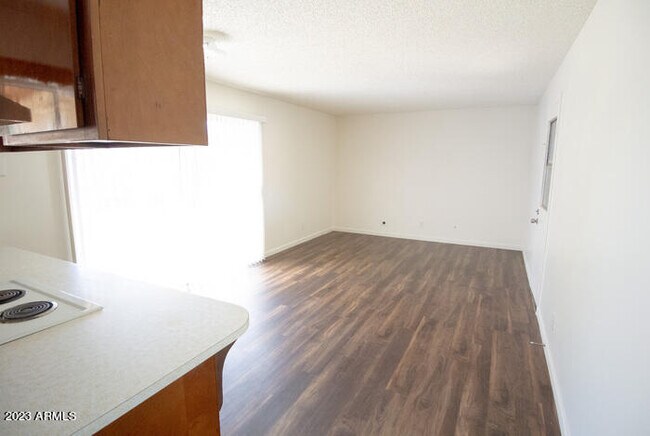 Building Photo - 1235 E Millett Ave