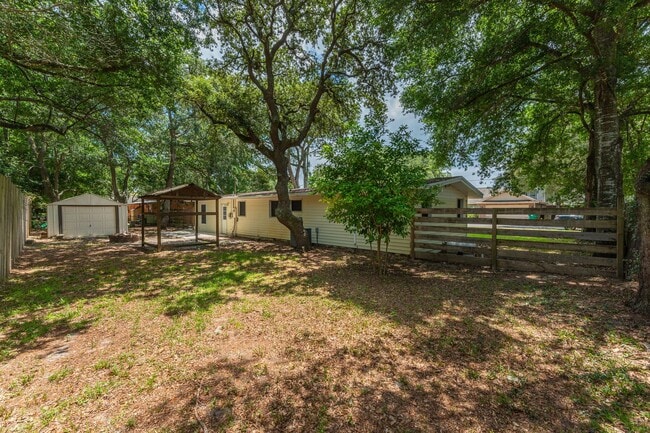 Building Photo - Updated home in Fort Walton Beach!