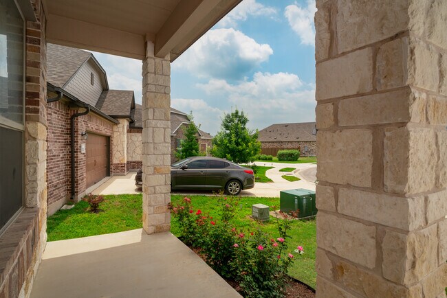 Building Photo - 120 Kat Garnet Dr