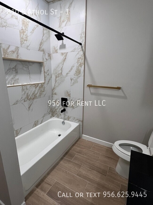 Building Photo - 810 S Athol St