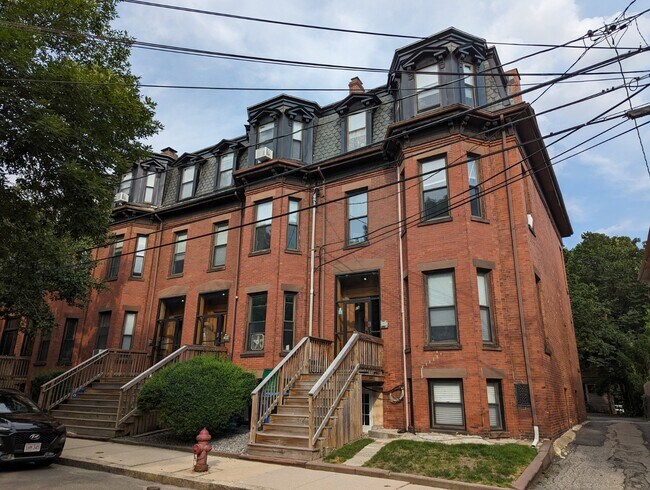 Building Photo - 55 Adams St