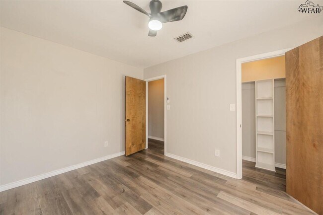 Building Photo - 9 Four Sixes Cir
