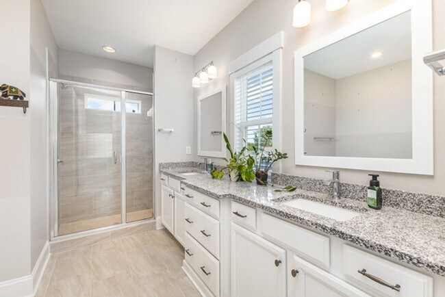 Building Photo - Exclusively Offered by Muse Realty Rentals...