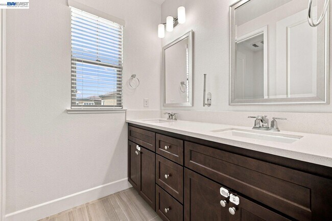 Building Photo - 33 Roccolino Ln