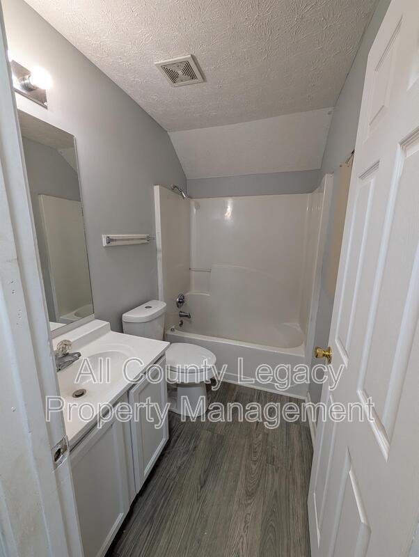 Building Photo - 3321 Southridge Dr