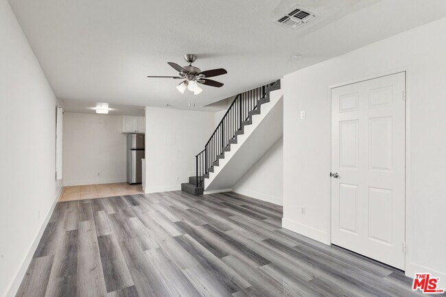 Building Photo - 6616 Sylmar Ave