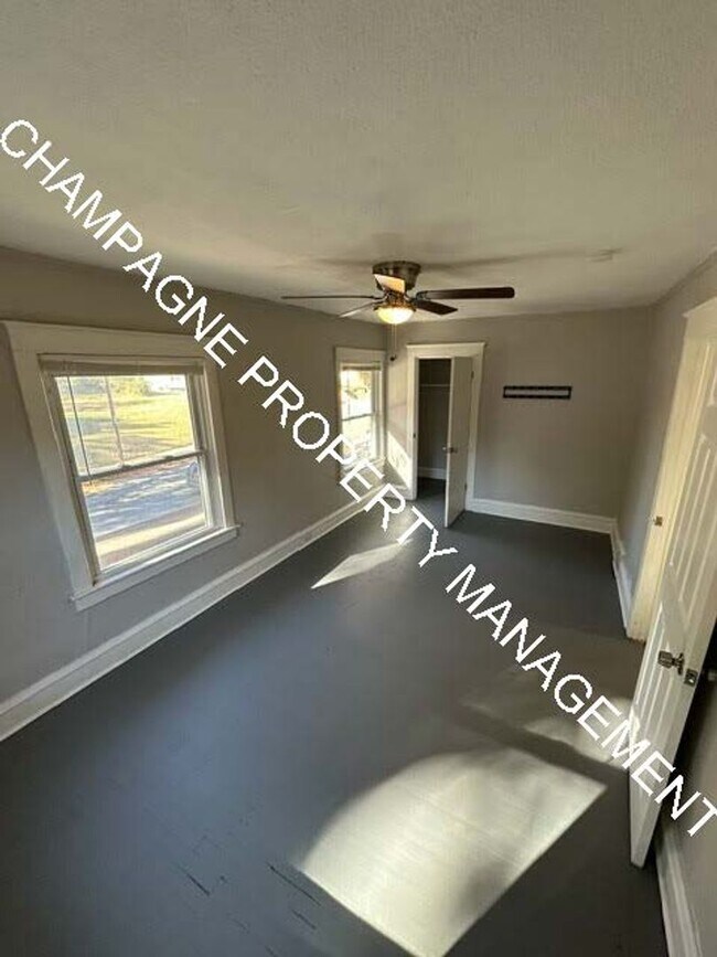 Building Photo - Updated Single Family Home in KC