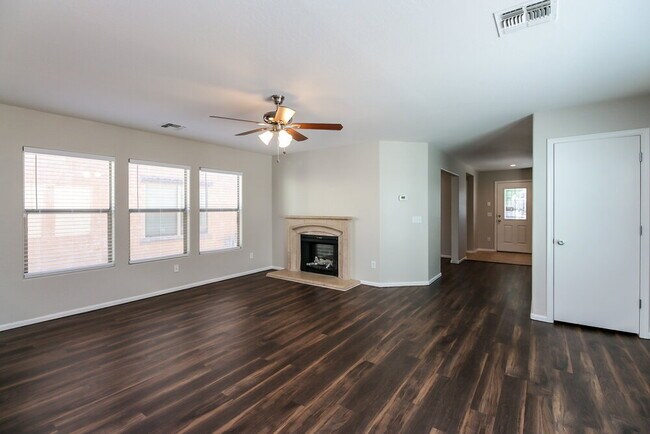 Building Photo - 10916 W Elm St