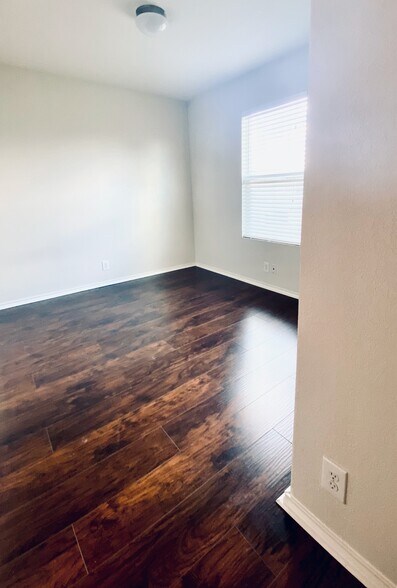 Building Photo - 11515 Oaks Hike