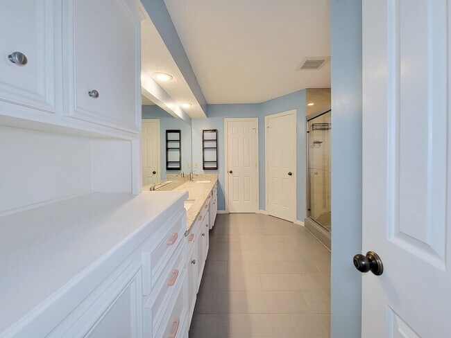 Building Photo - 17326 Ponderosa Pines Dr