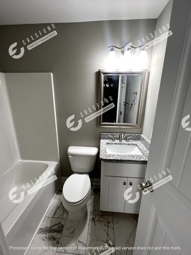 Building Photo - Like New Built in 2024  2Br/2Bath Condo Up...