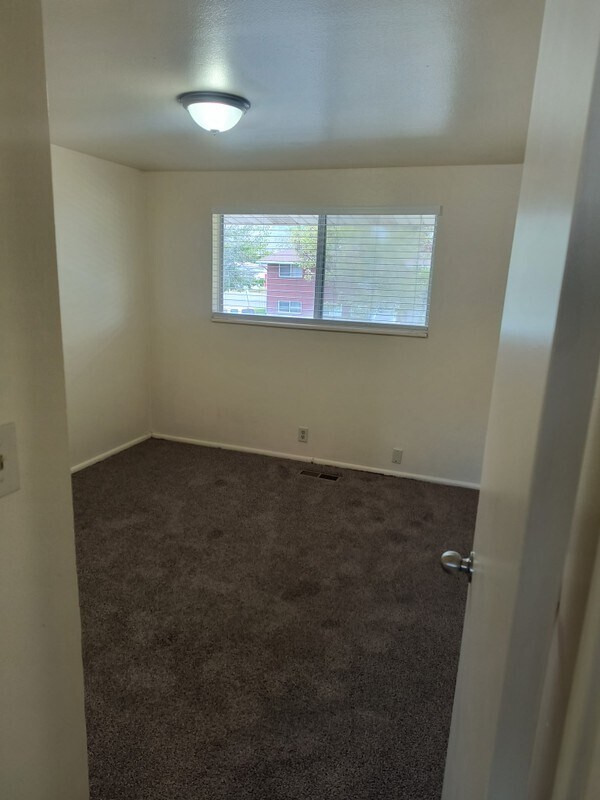 Building Photo - 1123 S Graff Cir