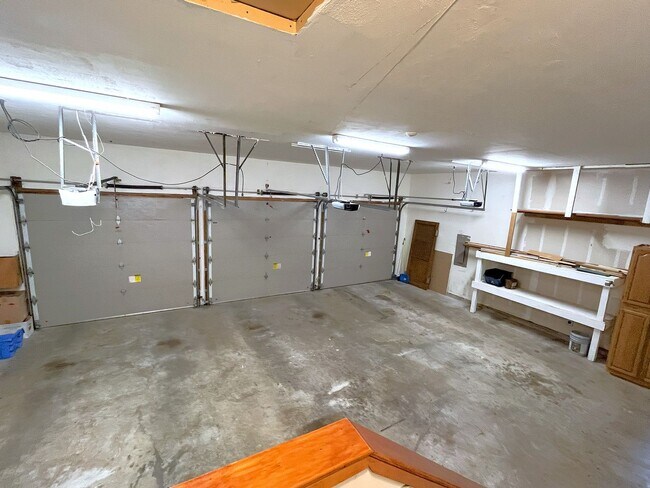 Building Photo - 1870 N Skyline Dr