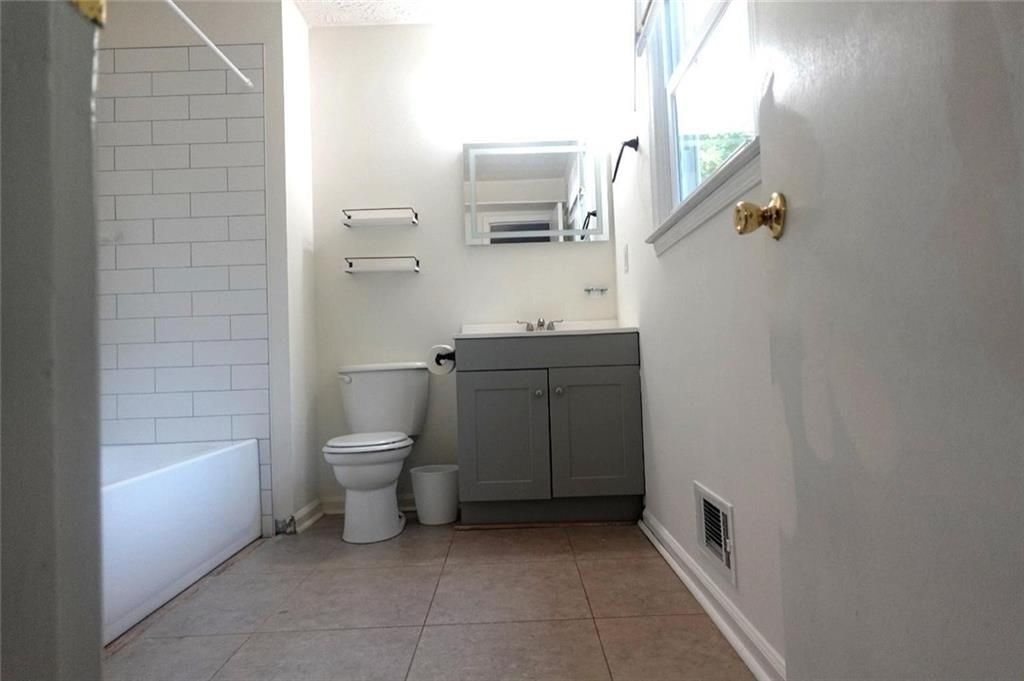 Building Photo - 3820 Menloe Way