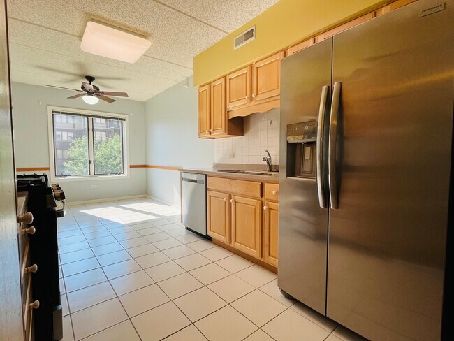 Building Photo - 11 S Wille St