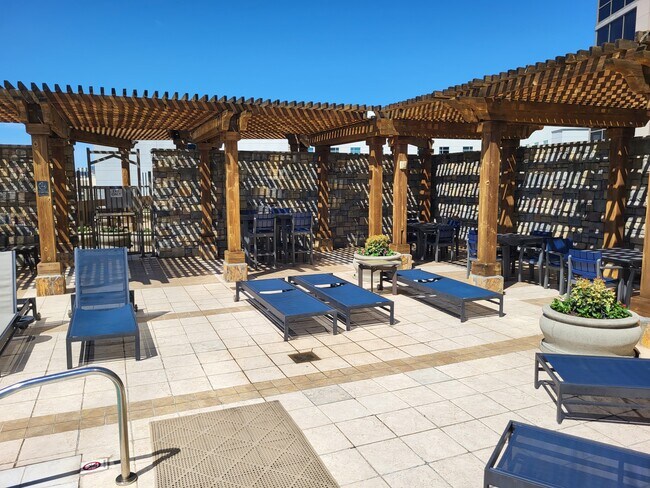 Building Photo - 270 17th St NW