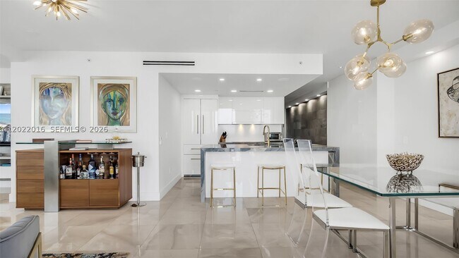 Building Photo - 5875 Collins Ave