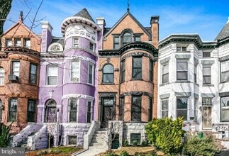 Building Photo - Stunning historic new renovated Townhome