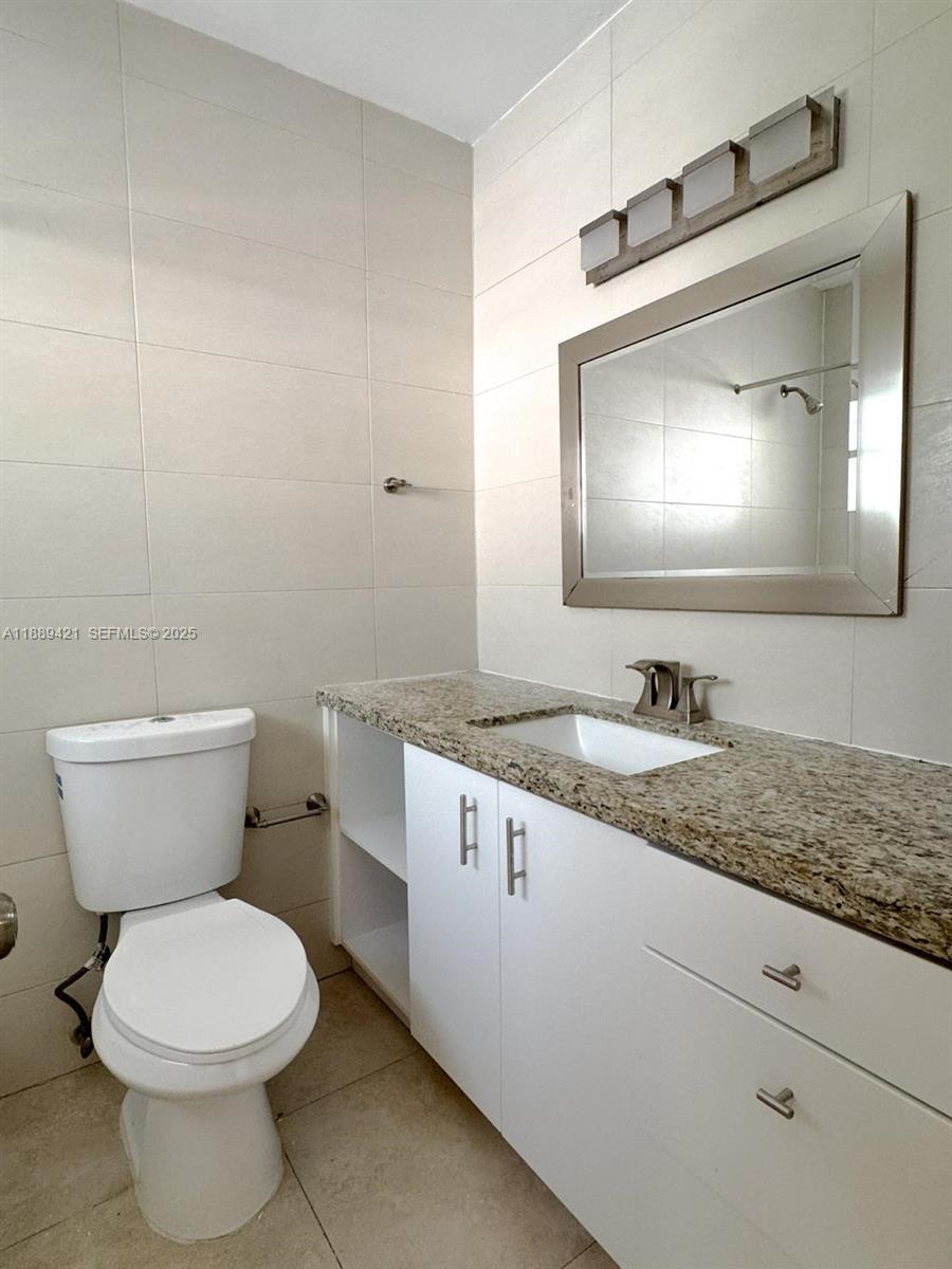 Building Photo - 1925 Sans Souci Blvd