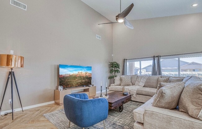 Building Photo - Eastside area for  Short or Long Term Rental(Completely Furnished) Beautiful 4 bed/2.5 baths