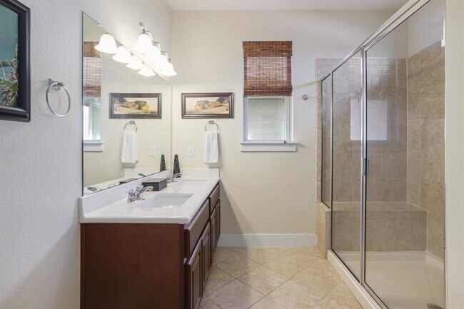 Building Photo - 5317 Gooding Dr