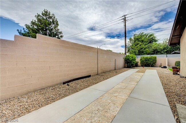 Building Photo - 2712 W Oakey Blvd