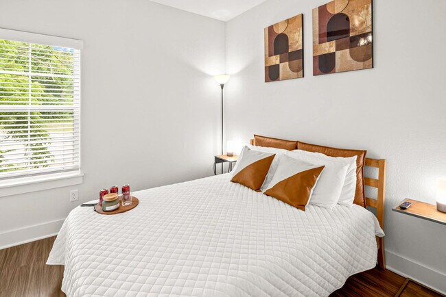 Building Photo - 1572 W Cato Springs Rd