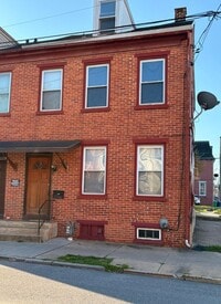 Building Photo - Three Bedroom House, Downtown Area