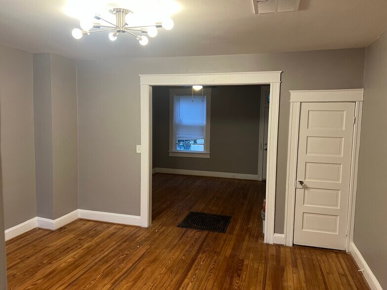 Building Photo - 741 Melville Ave