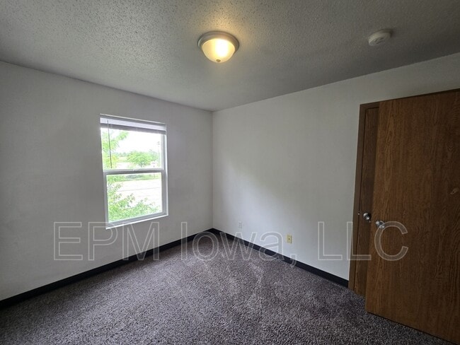Building Photo - 60 Miller Ave SW