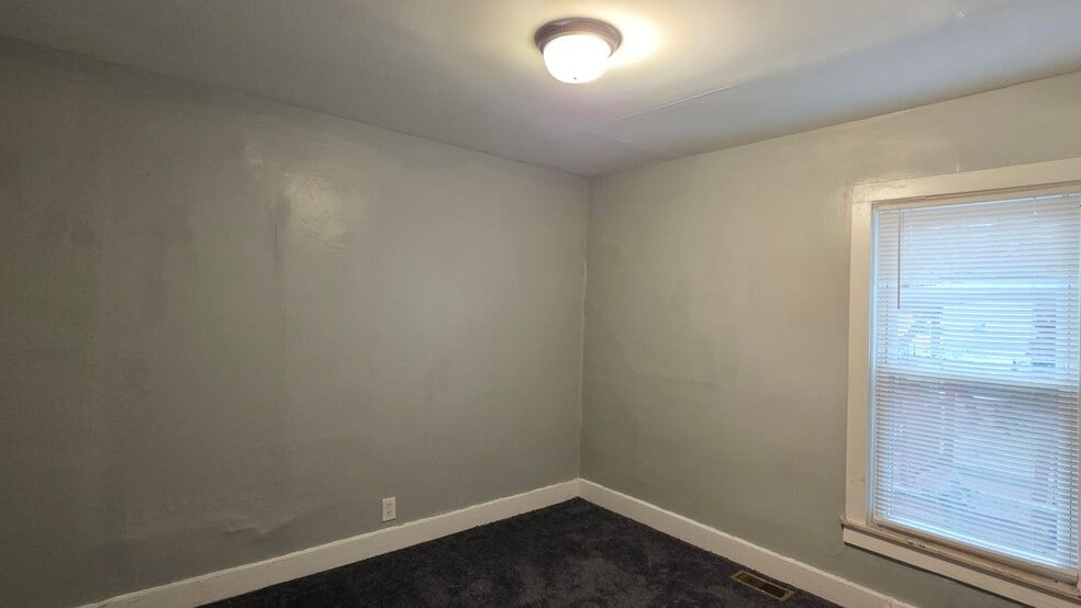 Building Photo - 7542 Meadow Ave