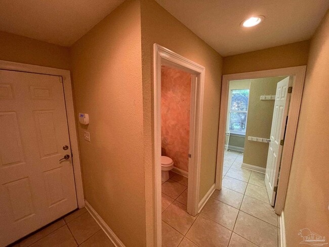 Building Photo - 5955 Hermitage Dr