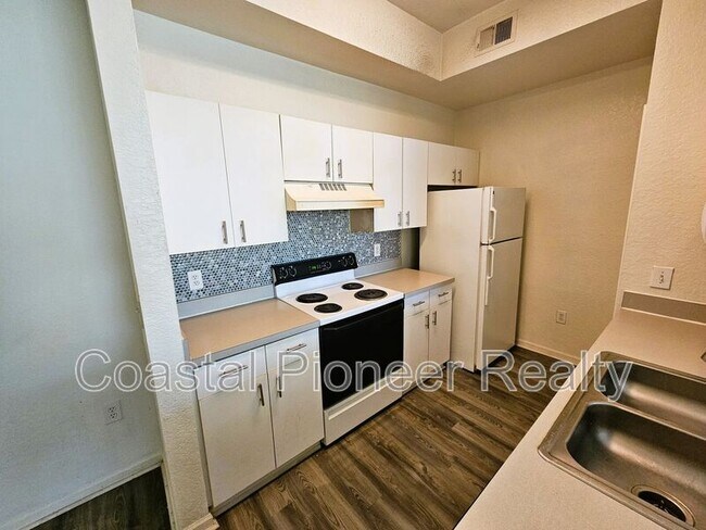 Building Photo - 17112 Carrington Park Dr