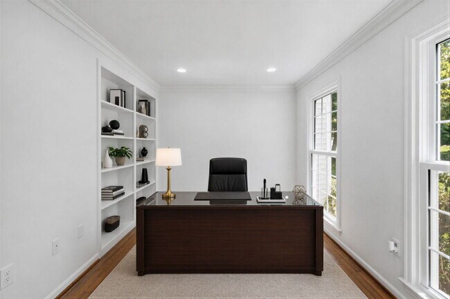 Building Photo - Spacious 5-Bedroom Colonial with Walk-Out Basement in Sought-After Stonebridge
