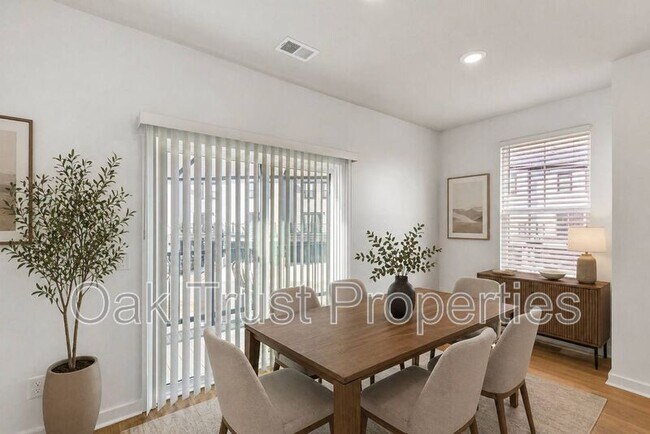 Building Photo - 236 Somerset Acrs Dr