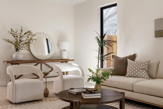 Building Photo - 3412 Gonzales St