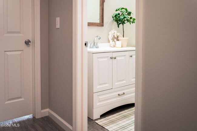 Building Photo - 166 Jefferson St