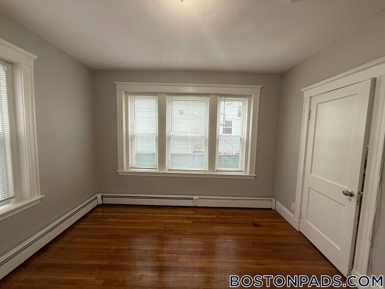 Building Photo - 44 Estes St