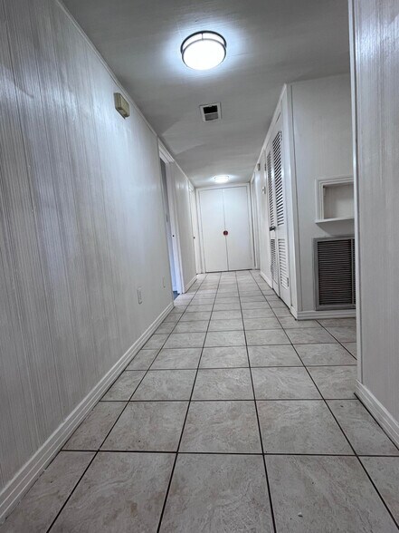 Building Photo - 3812 SW 15th St