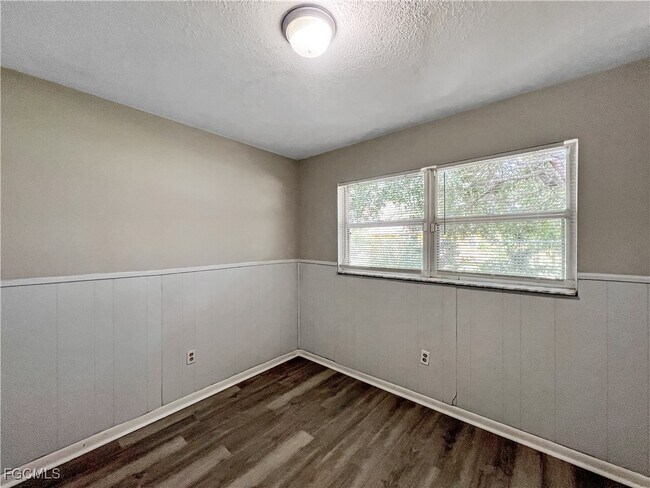 Building Photo - 13037 First St