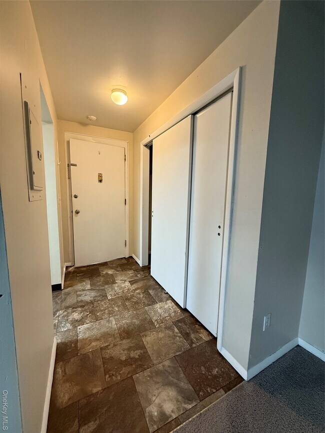 Building Photo - 33 Oak St