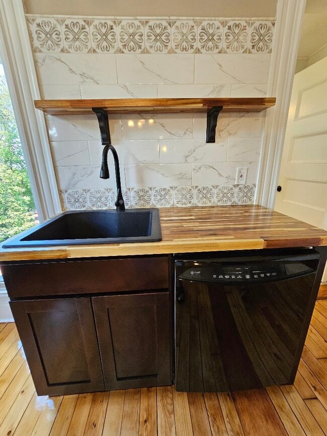 Building Photo - 764 Rock St