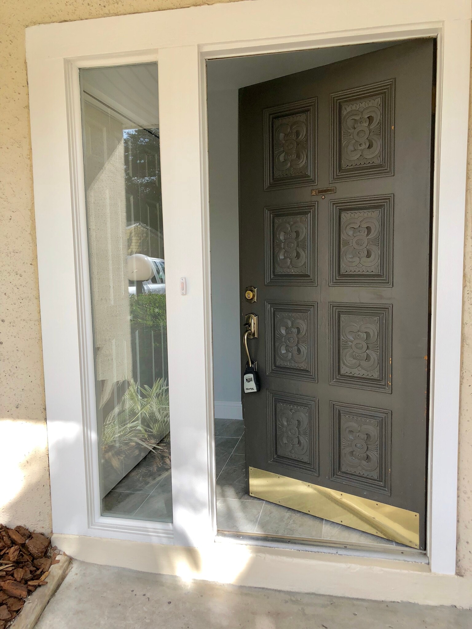 Building Photo - 7940 Los Robles Ct