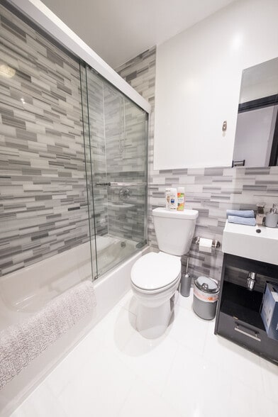 Building Photo - 5 W 101st St