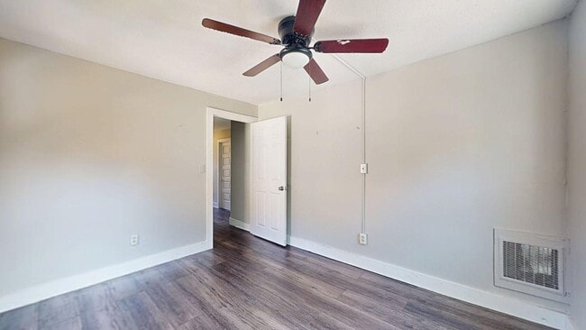 Building Photo - Denison/W.73rd neighborhood - updated 3 be...