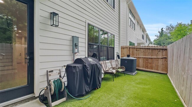 Building Photo - 6423 Highland Pine Ln