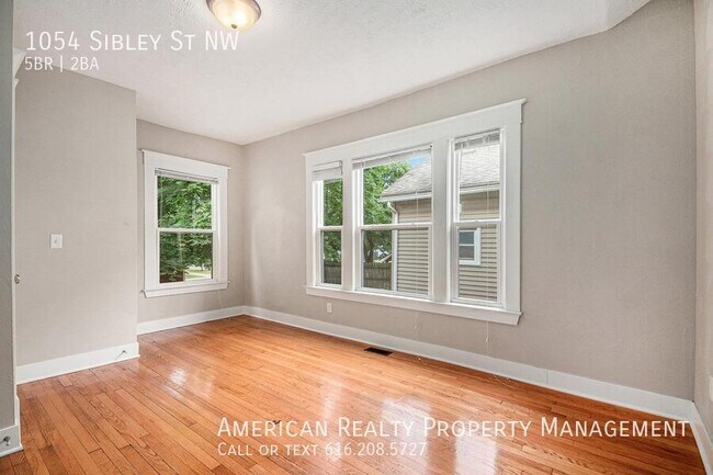 Building Photo - 1054 Sibley St NW