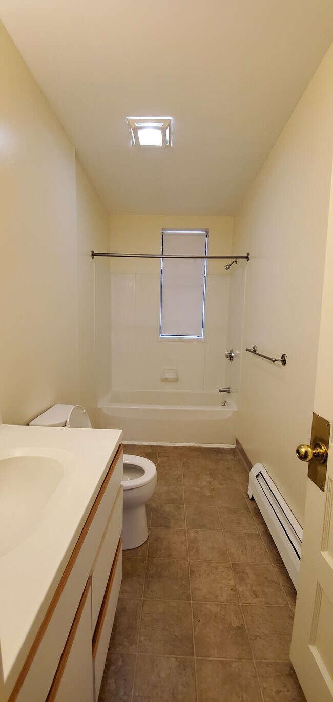 2nd angle of the bathroom - 21 Walter St