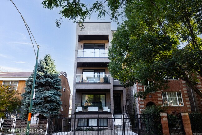 Primary Photo - 1537 W Walton St