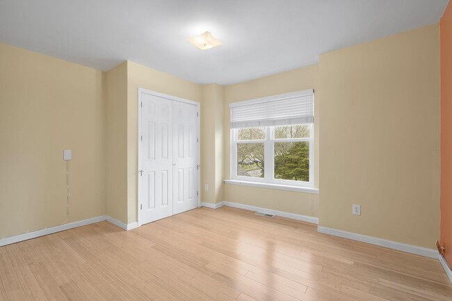Building Photo - 13 Taconic St